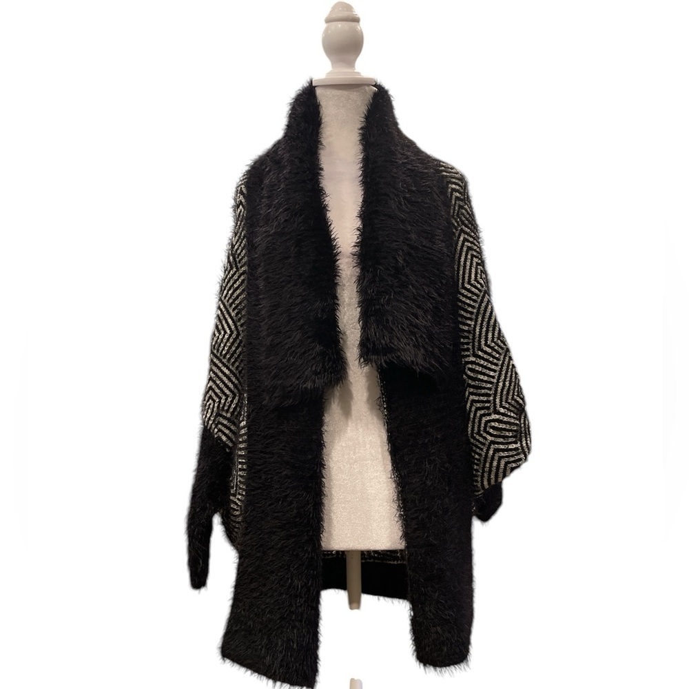 S-Twelve SZ M/L black/white patterned batwing dolman sleeve open eyelash sweater
